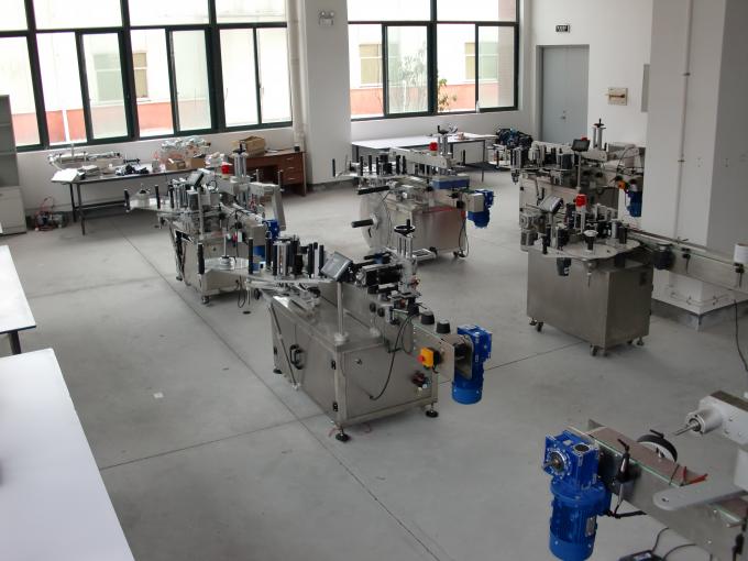 අධිවේගී ද්විත්ව පැති ස්ටිකර් ලේබල් කිරීමේ යන්ත්‍රය හයිඩ්‍රොලික් තෙල්