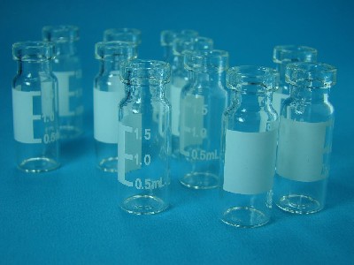 සිරප් ස්වයං මැලියම් වටකුරු බෝතල් ස්ටිකර් ලේබල් කිරීමේ යන්ත්‍රය 2000 X 1100 X 1300 Mm