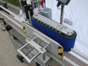 වියළි නොවන මැලියම් සඳහා ස්වයංක්‍රීය රවුම් බෝතල් ලේබල් කිරීමේ යන්ත්‍රය, CE සඳහා ලී නඩුව / අපනයන ඇසුරුම් ලේබල් කිරීමේ යන්ත්‍රය