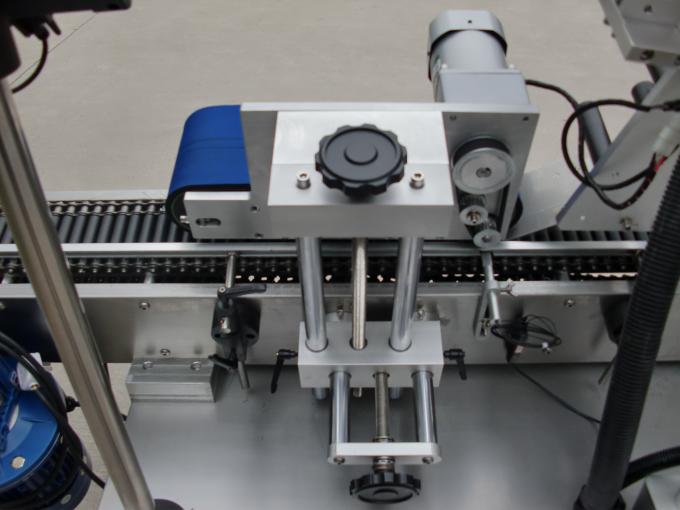 අධිවේගී කුඩා රවුම් කෑන් ලේබල් මැලියම් යන්ත්‍රය, ආලේපන සඳහා අක්ෂි කළු බෝතල් ලේබල් ස්ටිකර් යන්ත්‍රය