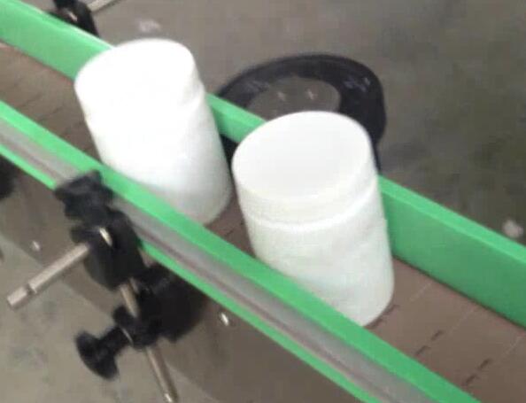 වටකුරු බෝතල් ලේබල් කිරීමේ යන්ත්‍රය, බෝතල් කිරීම සහ ලේබල් කිරීමේ යන්ත්‍රය බිම් සීනි බඳුන සඳහා