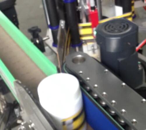 වටකුරු බෝතල් ලේබල් කිරීමේ යන්ත්‍රය, බෝතල් කිරීම සහ ලේබල් කිරීමේ යන්ත්‍රය බිම් සීනි බඳුන සඳහා