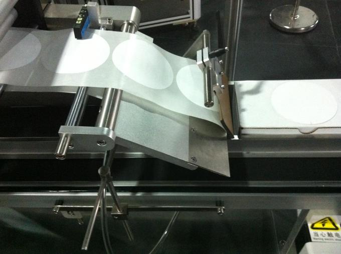 භාජන / පෙට්ටි / බහාලුම් සඳහා ස්වයං ඇලවුම් ඉහළ ලේබල් කිරීමේ යන්ත්‍රය