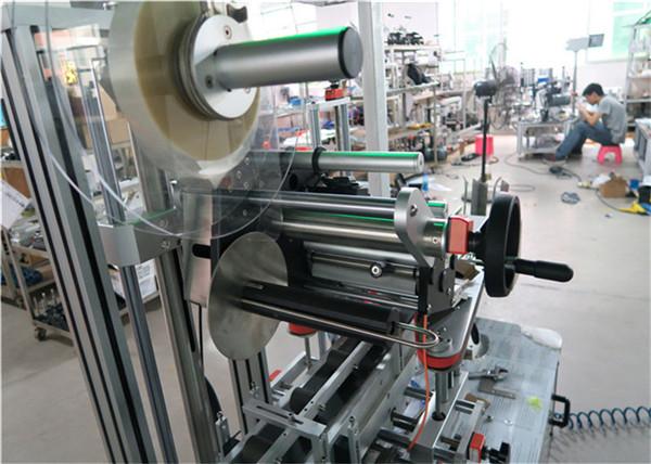 වාහක / ඉහළ ලේබල් කිරීමේ උපකරණ සහිත ස්වයංක්‍රීය ඉහළ ලේබල් කිරීමේ යන්ත්‍ර පැතලි මතුපිට ලේබල් අයදුම්කරු