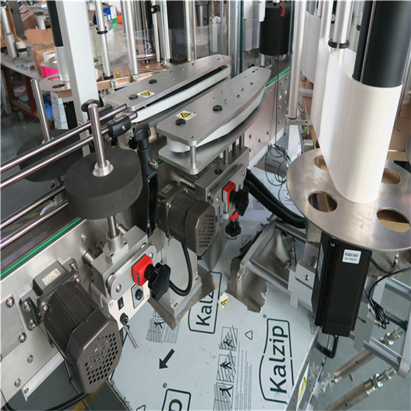 සම්පූර්ණ ස්වයංක්රීය චතුරස්ර බෝතල් ලේබල් කිරීමේ යන්ත්ර 4000-8000 බී / එච් ධාරිතාව