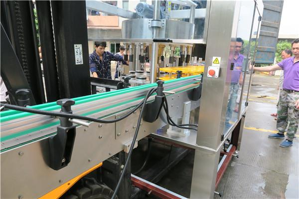 කාර්යක්ෂම බෝතල් රොටරි ස්ටිකර් ලේබල් කිරීමේ යන්ත්‍ර උපකරණ පීඑල්සී ස්පර්ශ තිරය