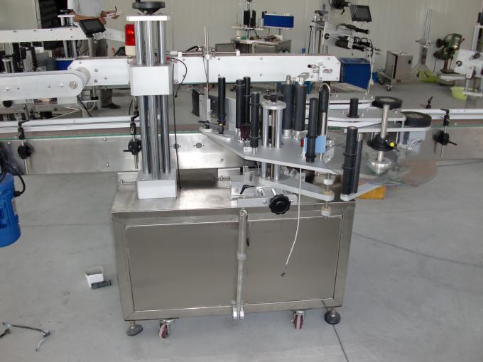 ප්ලාස්ටික් සහ වීදුරු බෝතල් පීඑල්සී ස්වයංක්‍රීය ද්විත්ව පැති ස්ටිකර් ලේබල් කිරීමේ යන්ත්‍ර සර්වෝ මෝටරය පාලනය කරයි