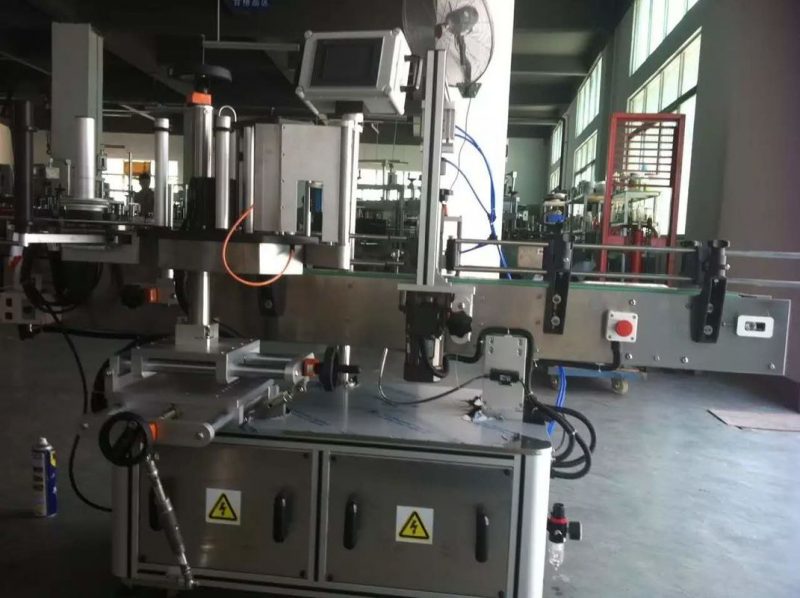 චීන පළතුරු / එළවළු යුෂ වටකුරු බෝතල් ස්ටිකර් ලේබල් කිරීමේ යන්ත්රය බීම කර්මාන්ත සැපයුම්කරු සඳහා