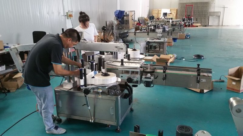 චීනය රිසිකරණය කළ ජල බෝතල් ලේබල් කිරීමේ යන්ත්‍රය, ද්විත්ව පැති සැපයුම්කරු සඳහා ස්වයංක්‍රීය බංකු ලේබල් යන්ත්‍රය