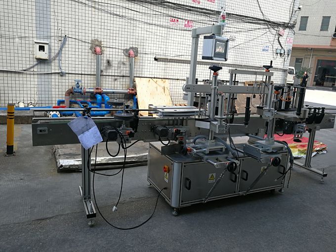 ලේබල් තුනක් ස්වයං මැලියම් ලේබල් කිරීමේ යන්ත්රය 110V / 380V වෝල්ටීයතාවය